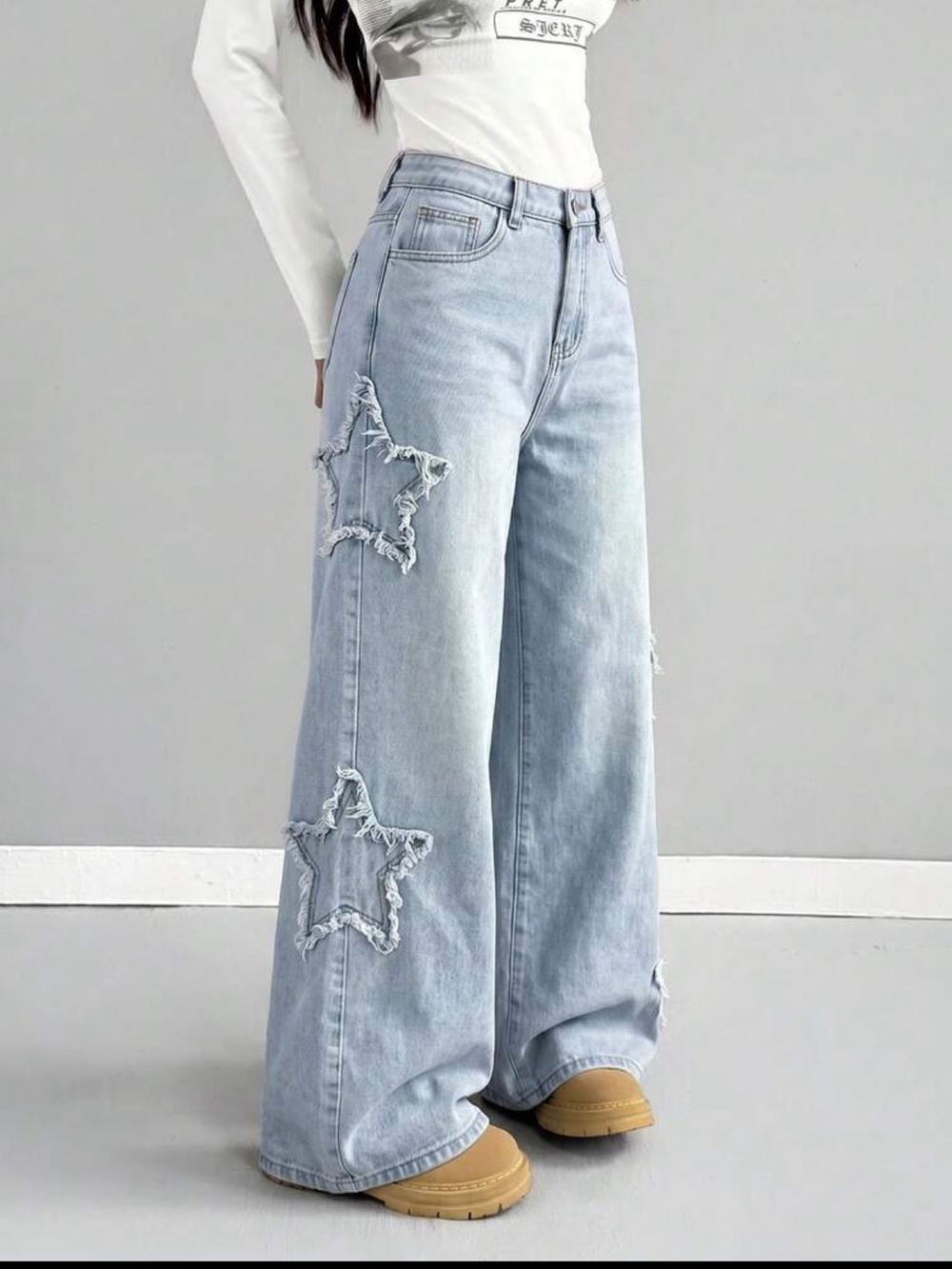 🌟 Wide Leg Jeans with Star Appliqués